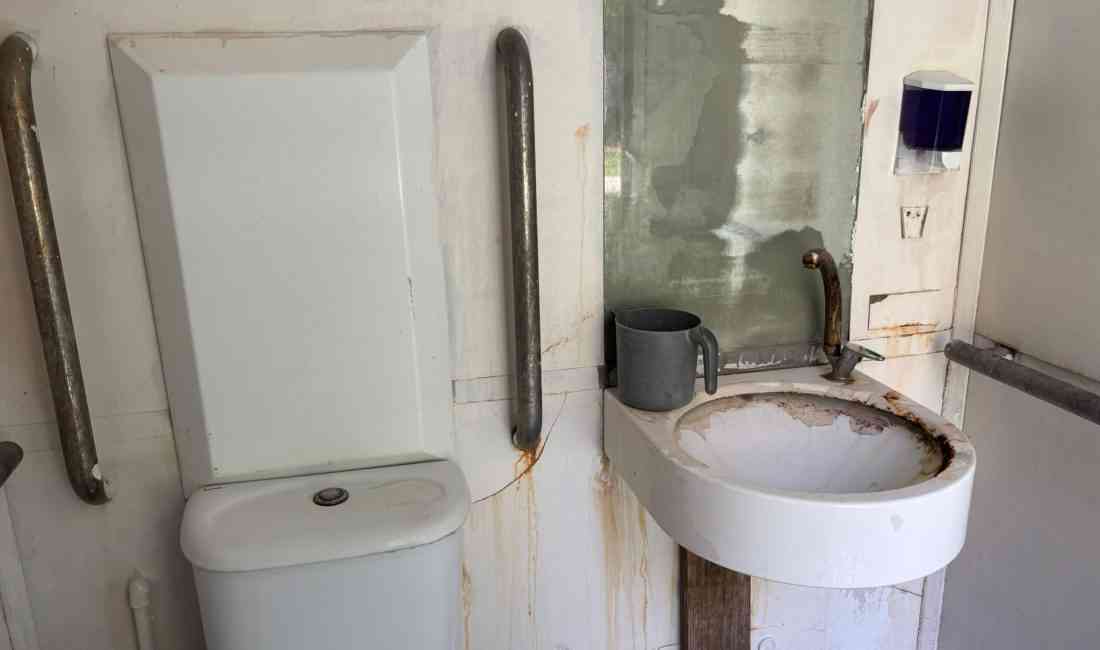 Antalya’nın Sarısu Kadınlar Plajı’nda, tuvaletlerden mescide, denizden giyinme kabinine kadar