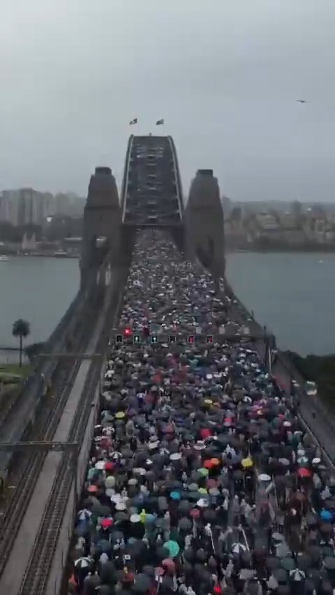 Avustralya’nın Sydney kentinde, İsrail’in Filistin’e yönelik saldırılarını protesto etmek için