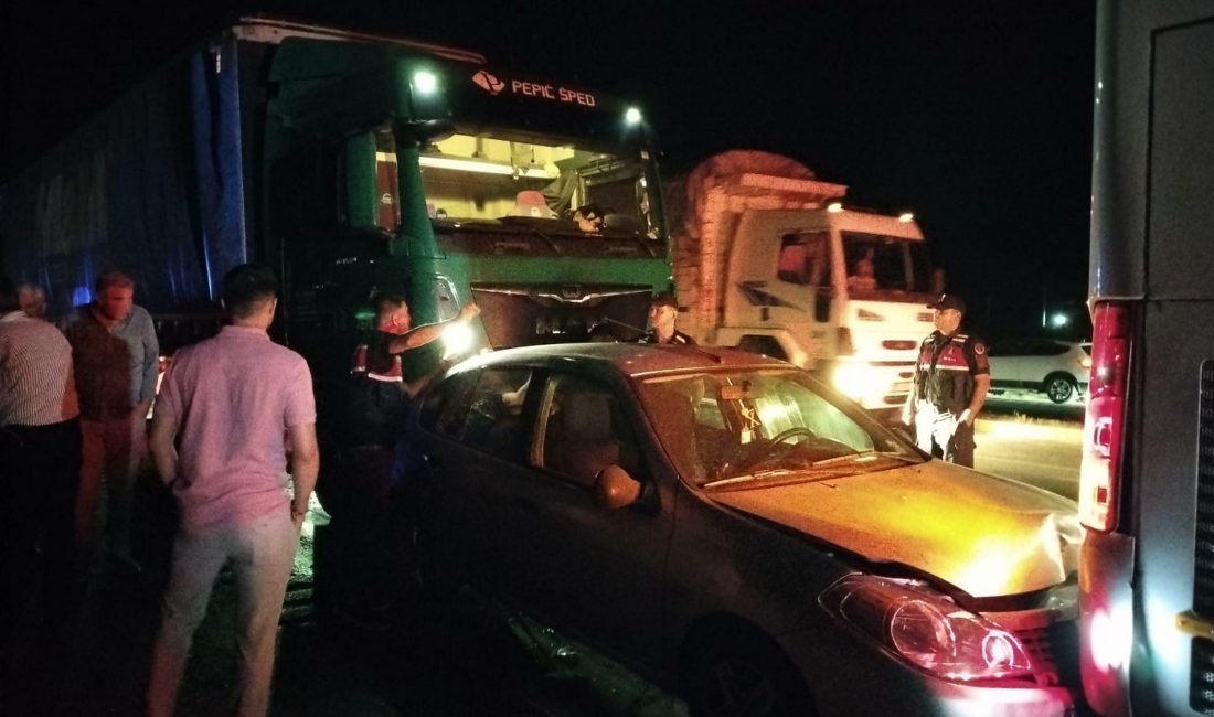 Balıkesir Ayvalık’ta Zincirleme Kaza: 1 Ölü, 3 Yaralı Balıkesir’in Ayvalık ilçesinde gece saatlerinde trafik ışıklarında meydana gelen zincirleme