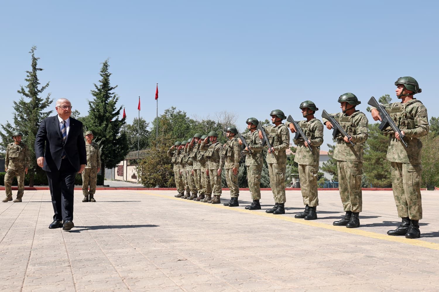ŞIRNAK / TEKHA Milli Savunma Bakanı Yaşar Güler, çeşitli inceleme
