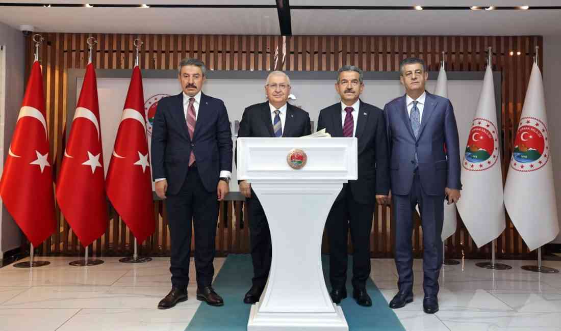 Milli Savunma Bakanı Yaşar Güler, Şırnak’ta yaptığı açıklamalarda, Türkiye’nin aydınlık