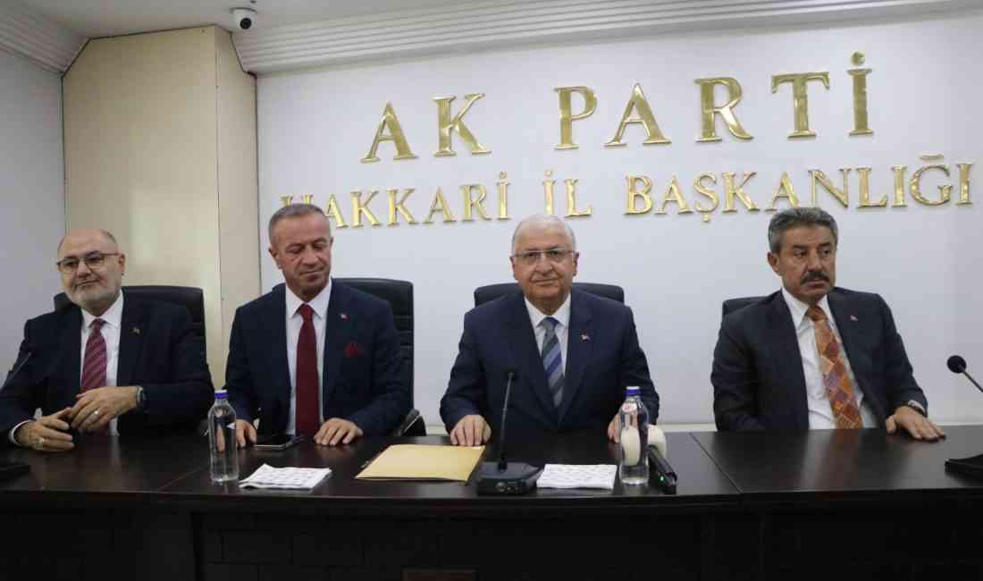 Milli Savunma Bakanı Yaşar Güler, Hakkari Öğretmenevi’ndeki programının ardından AK