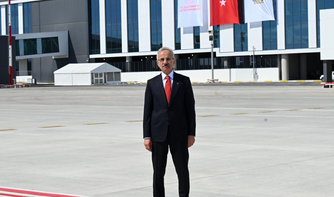 Ulaştırma ve Altyapı Bakanı Abdulkadir Uraloğlu, İstanbul Havalimanı’nın 2 Ağustos