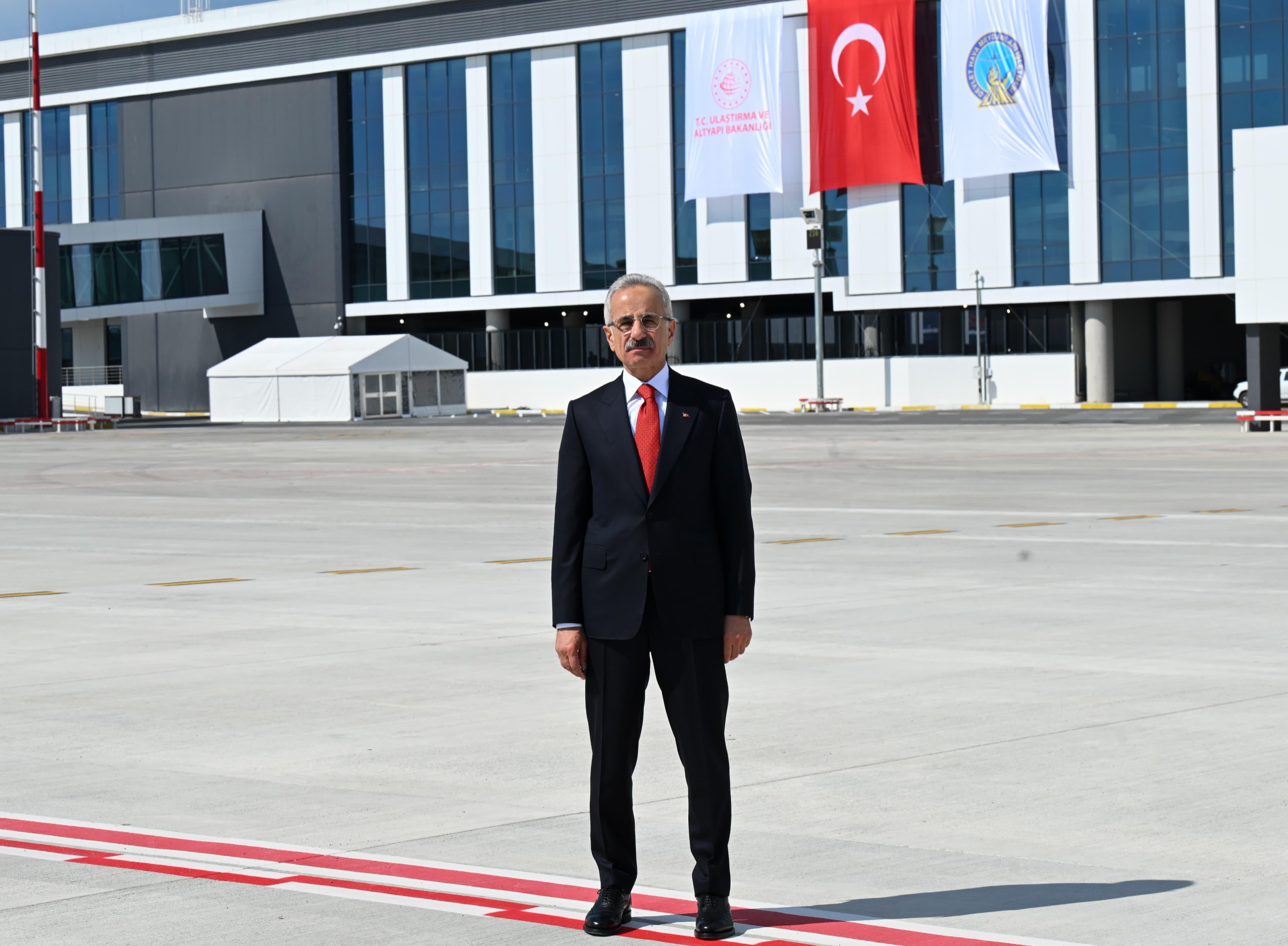 Ulaştırma ve Altyapı Bakanı Abdulkadir Uraloğlu, İstanbul Havalimanı’nın 2 Ağustos