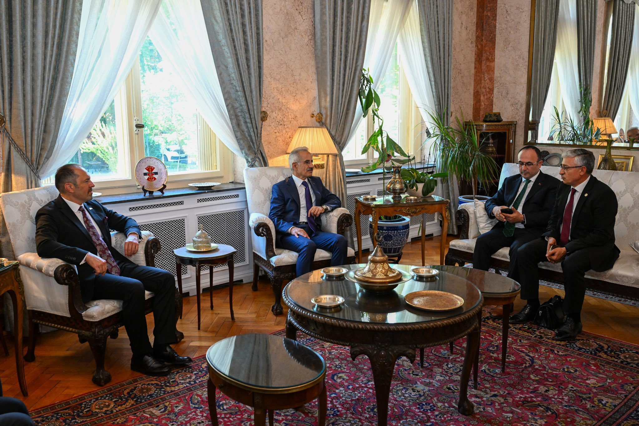 Ulaştırma ve Altyapı Bakanı Abdulkadir Uraloğlu, resmi ziyarette bulunduğu Romanya’da