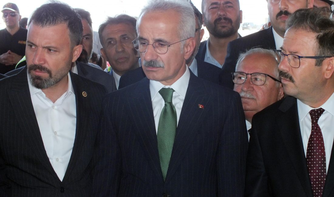 Ulaştırma ve Altyapı Bakanı Abdulkadir Uraloğlu, Kocaeli’nin Gebze ilçesinde 29