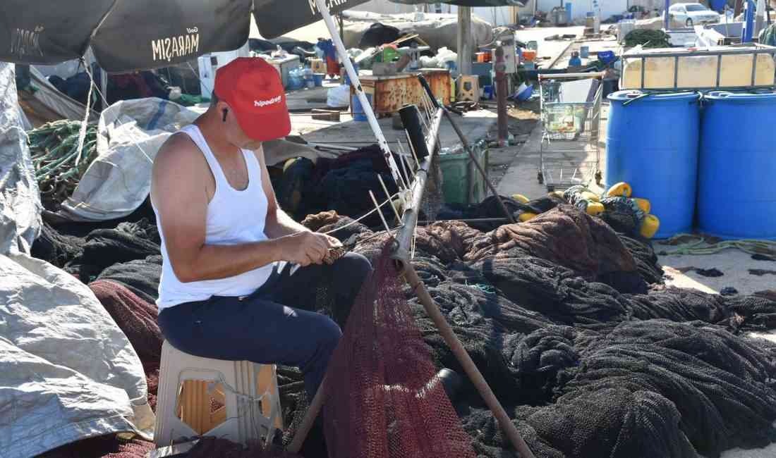 İzmir’de balıkçılar, 1 Eylül’de başlayacak av sezonu öncesi ağ ve