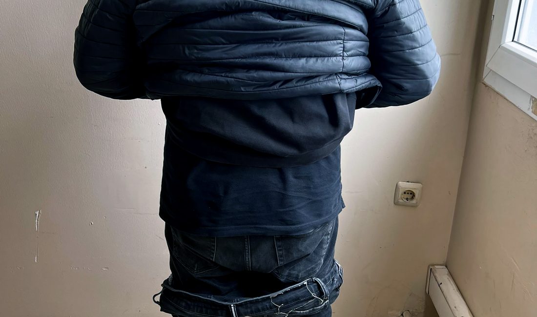 Adana’da, sevgilisinin ailesine silahlı saldırı düzenlemeyi planlayan Muhammed K., motosikletle