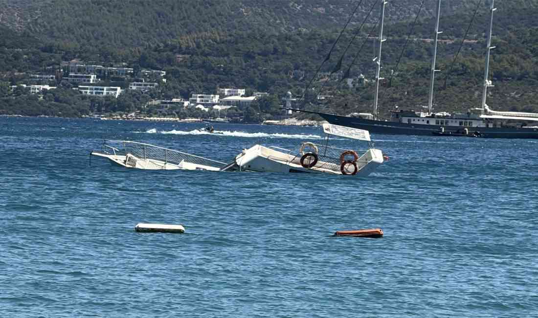 Muğla’nın Bodrum ilçesinde, Torba Koyu’nda demirli halde bulunan 10 metre