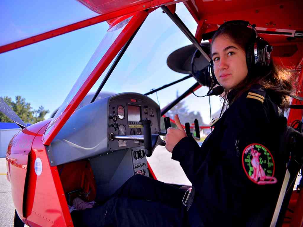 Bursa’da yaşayan 17 yaşındaki Defne Özcan, Türkiye’nin en genç solo