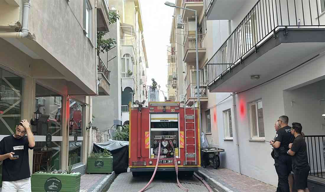 Çanakkale’nin Cevatpaşa Mahallesi’nde 4 katlı bir binanın çatı katında meydana