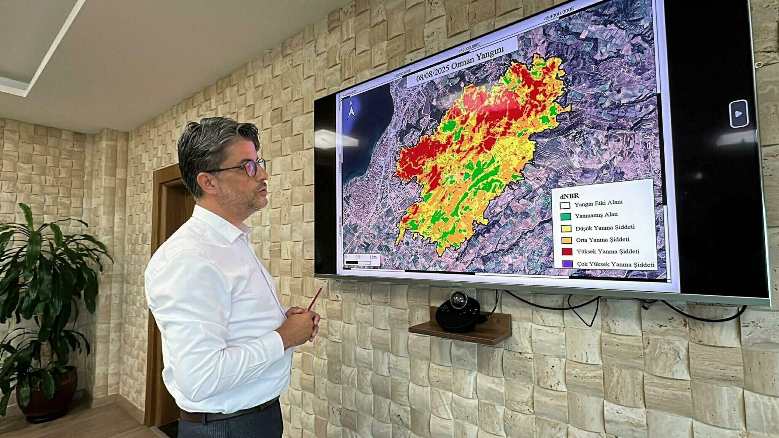 ÇANAKKALE – Çanakkale’nin Sarıcaeli köyü ile Kepez beldesinde çıkan orman
