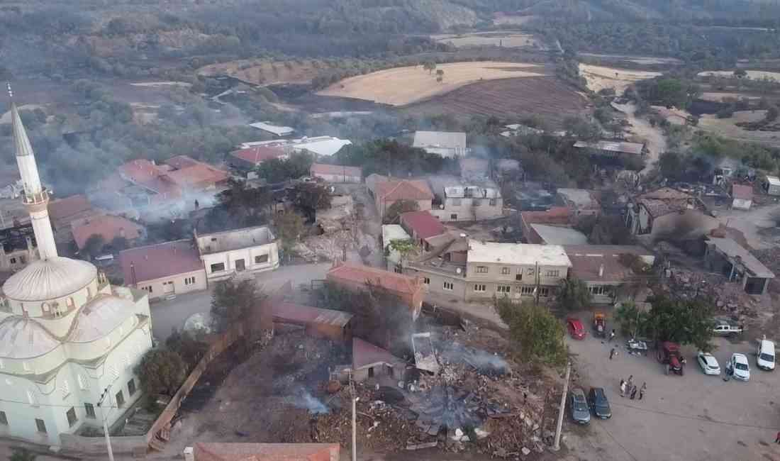 Çanakkale’nin Bayramiç ilçesinde başlayan orman yangını ikinci gününde sürerken, Sarıcaeli
