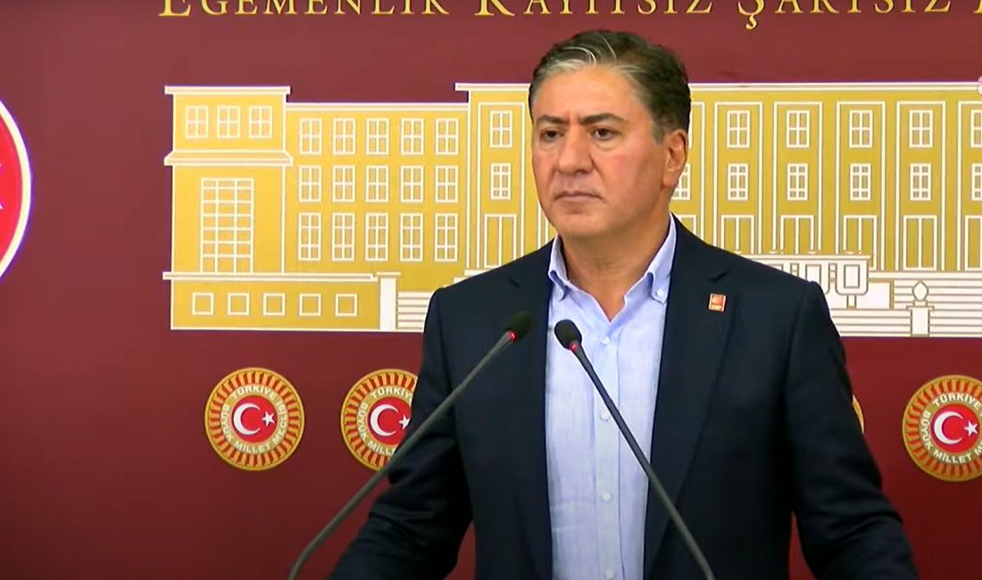 CHP Grup Başkanvekili Murat Emir: “Demokrasi ve Barış İçin Komisyon Çalışmalarına Katkı Vereceğiz” CHP Grup Başkanvekili Murat Emir, TBMM’de düzenlediği basın toplantısında, Milli