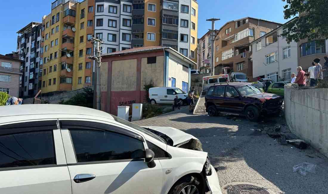 Mithatpaşa Mahallesi Rüzgarlımeşe Sokak’ta, yokuş aşağı inerken freni boşaldığı iddia