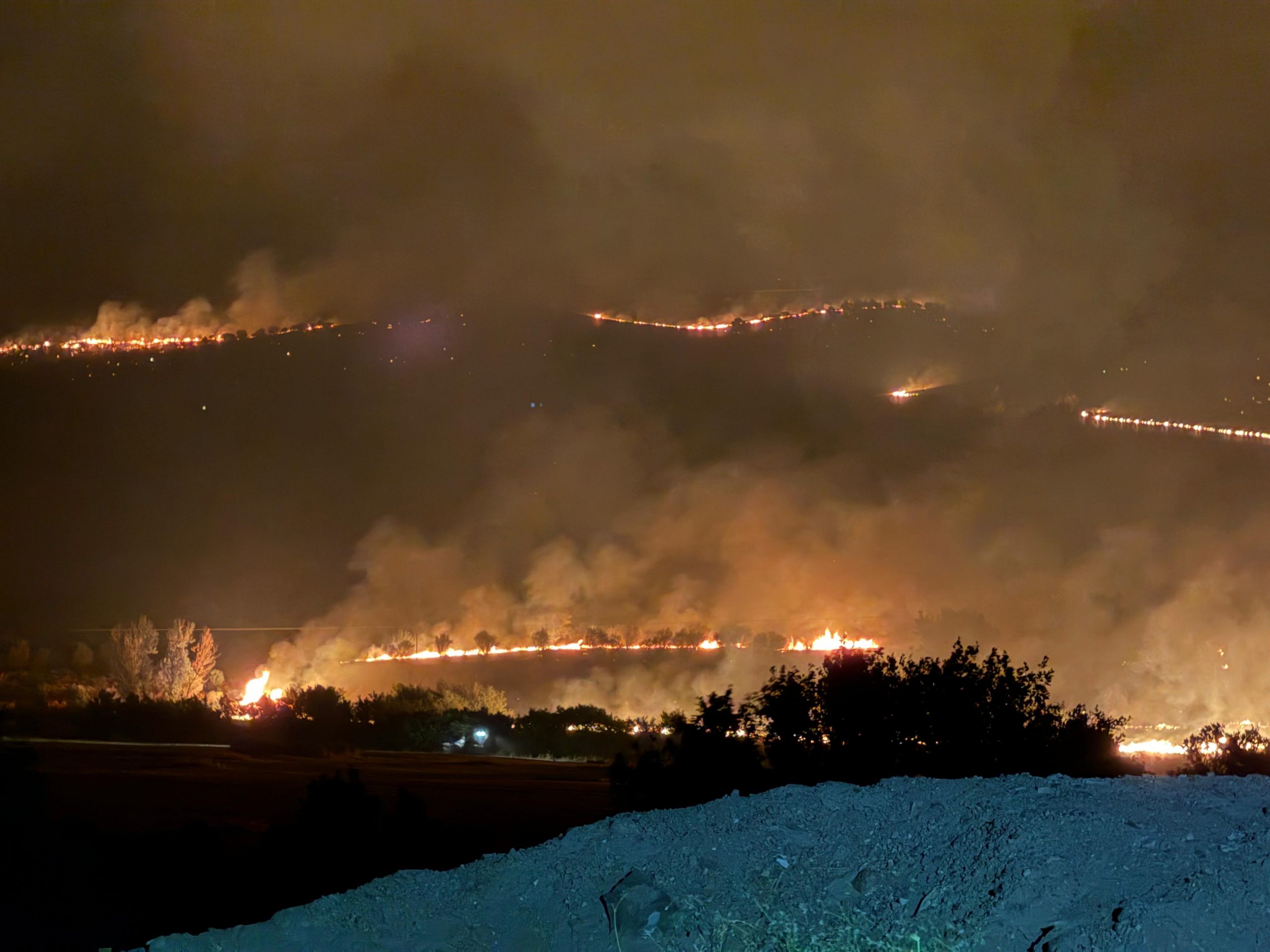DİYARBAKIR Lice ilçesinde dün sabah saatlerinde başlayan örtü yangını, 17