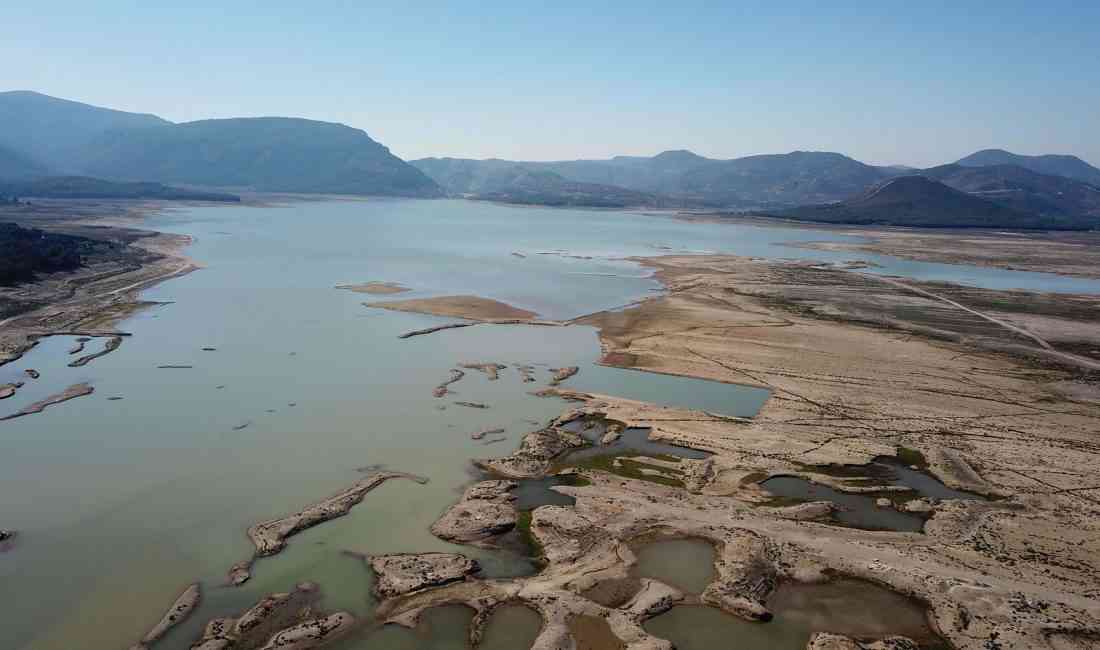 İzmir’de yaşanan kuraklık, kentin içme suyu kaynaklarını kritik seviyelere çekmiş
