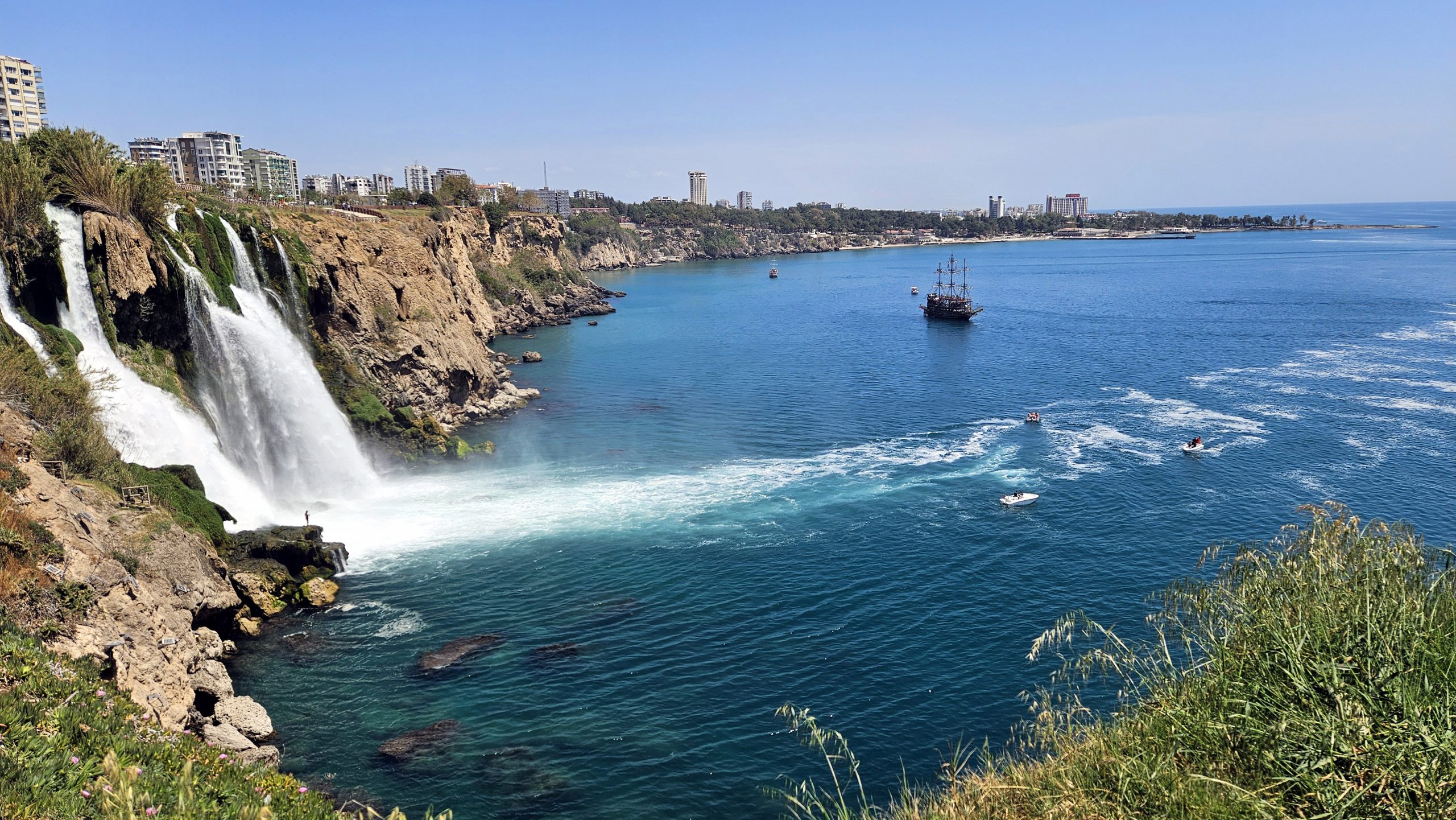Antalya’nın simgelerinden Düden Çayı, 4 yıl önce yaşanan kimyasal atık