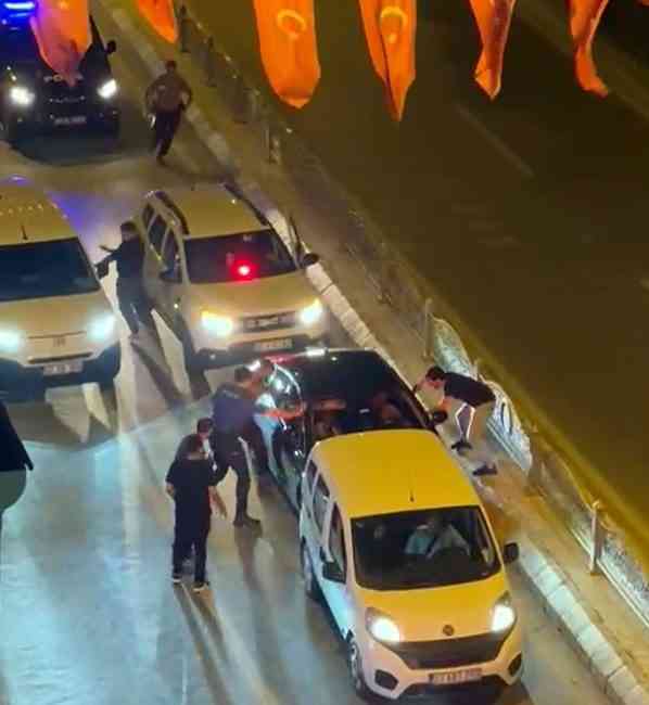 Edirne’de, jandarmanın ‘dur’ ihtarına uymayan bir otomobil, polis ekiplerinin başarılı