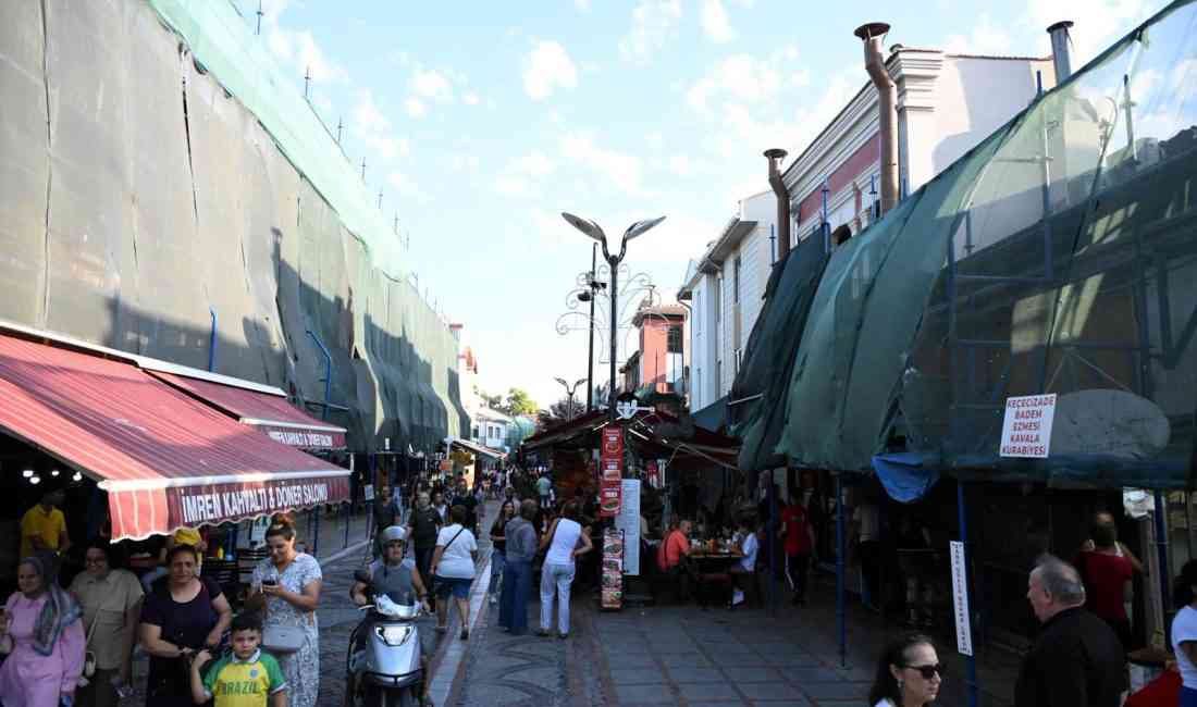 Edirne’nin en önemli caddelerinden biri olan ve kentin trafiğe kapalı