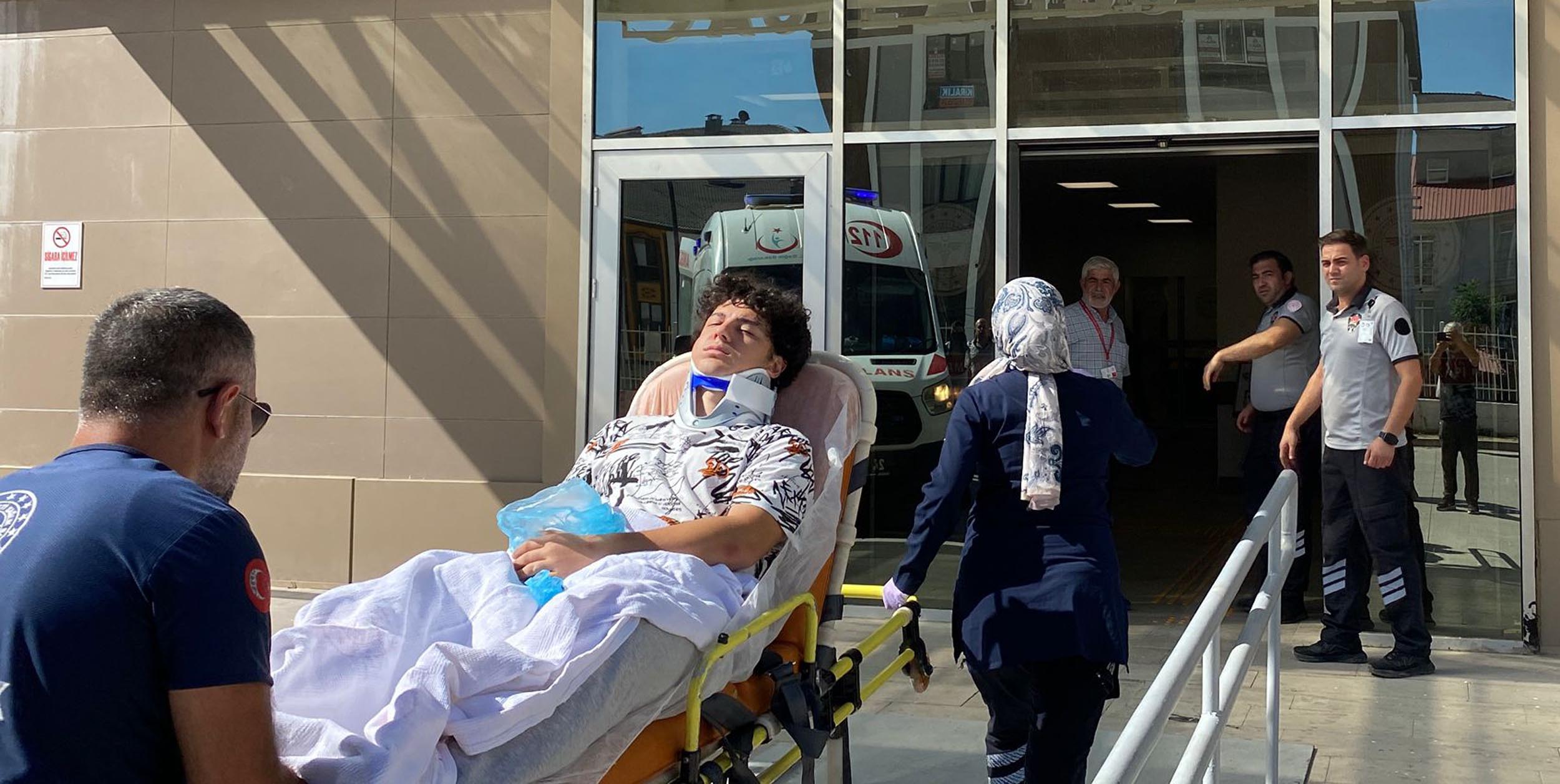 Erzincan’da meydana gelen kafa kafaya çarpışan iki otomobilin yol açtığı