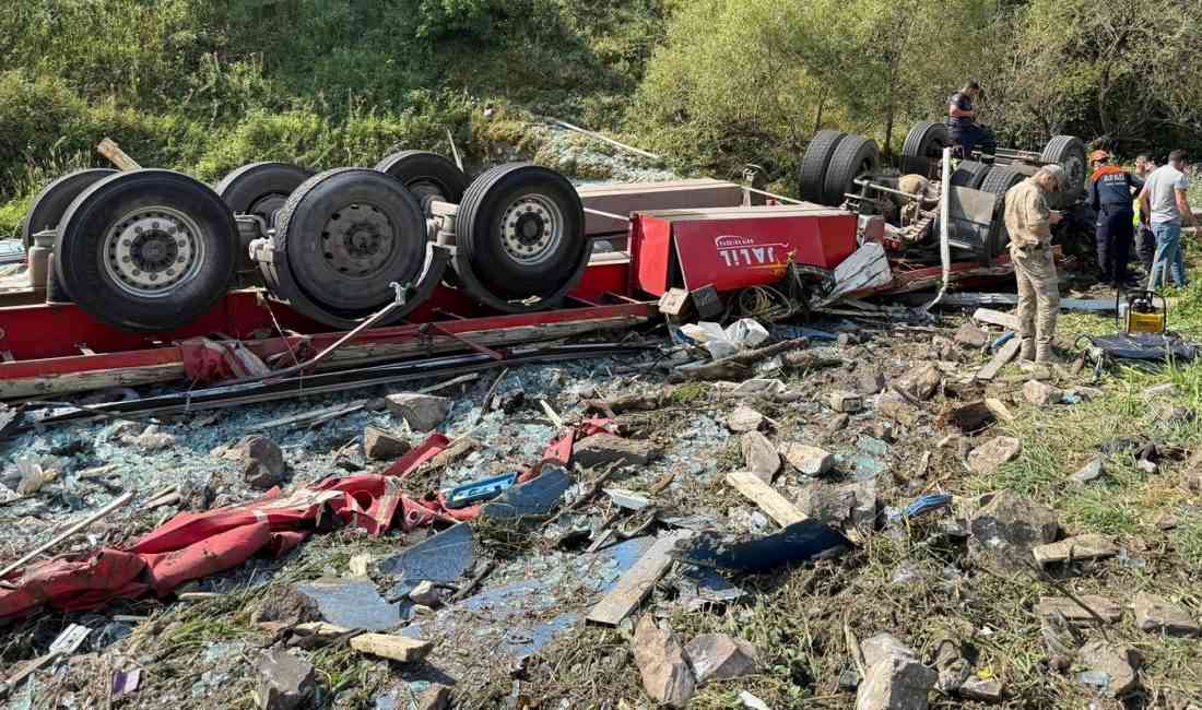 Erzurum Şenkaya’da Feci Kaza: İran Plakalı TIR Devrildi Erzurum’un Şenkaya
