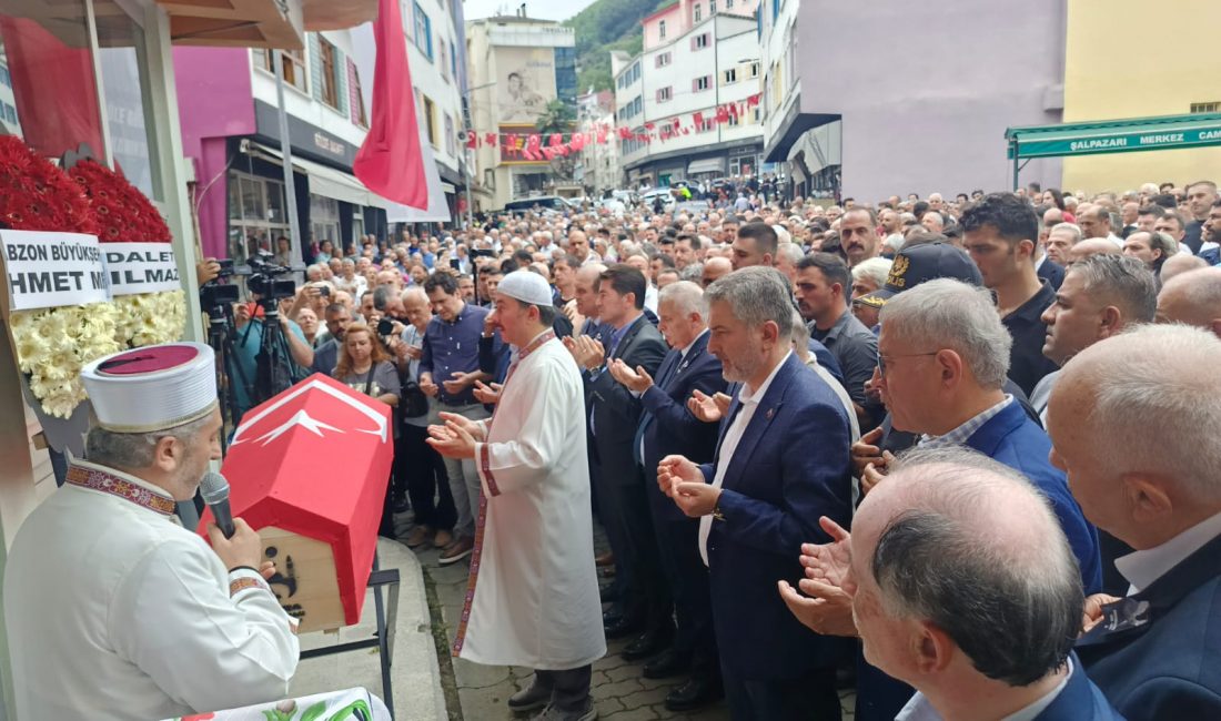 Eski Bakan Mustafa Demir Son Yolculuğuna Uğurlandı Ankara’da sağlık sorunları nedeniyle tedavi gördüğü hastanede hayatını kaybeden eski