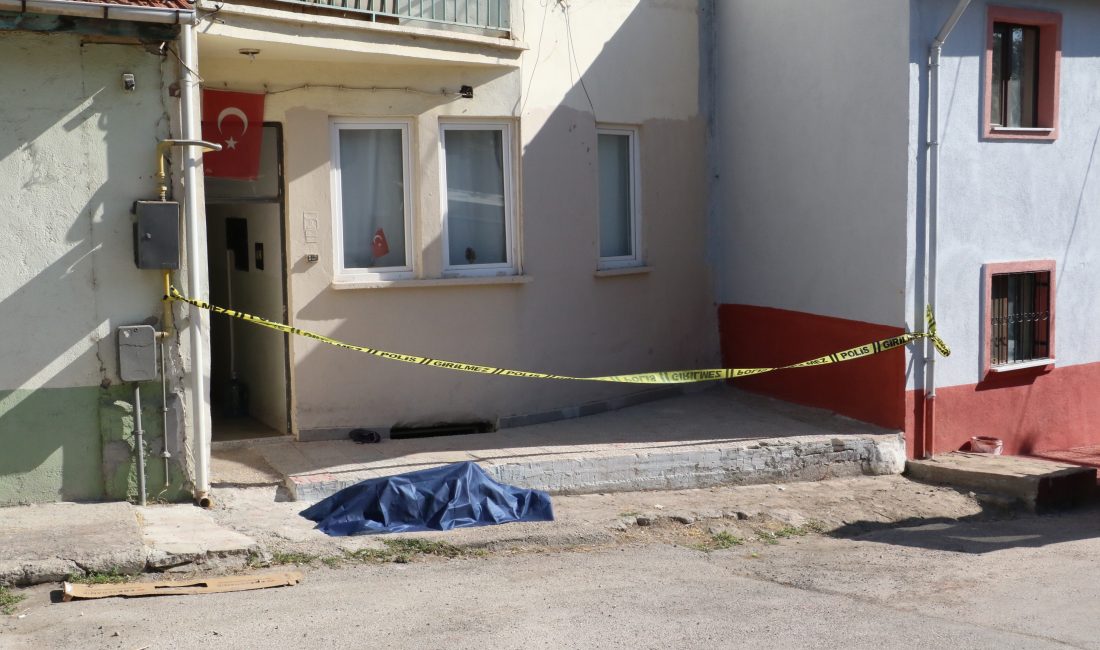Eskişehir’de Yalnız Yaşayan Şükrü Akkaya Ölü Bulundu Eskişehir’in Odunpazarı ilçesine bağlı Şarkiye Mahallesi Zarfçılar Sokak’ta yalnız yaşayan