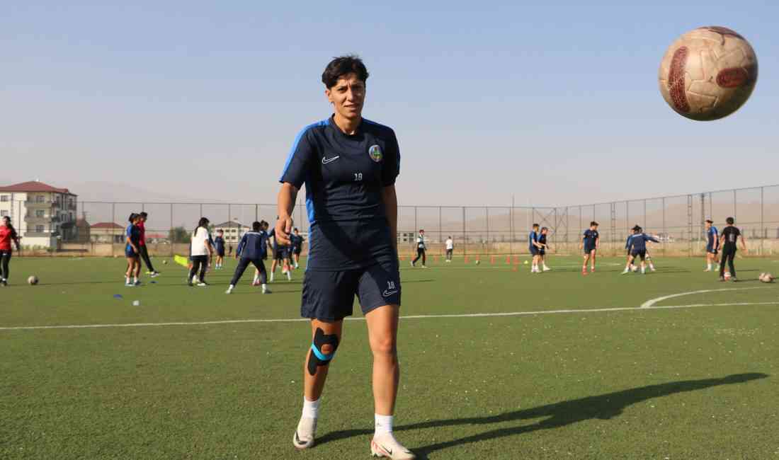 Kadın futbolunun deneyimli ismi Derya Arhan, Fenerbahçe’den Yüksekova Spor Kulübü