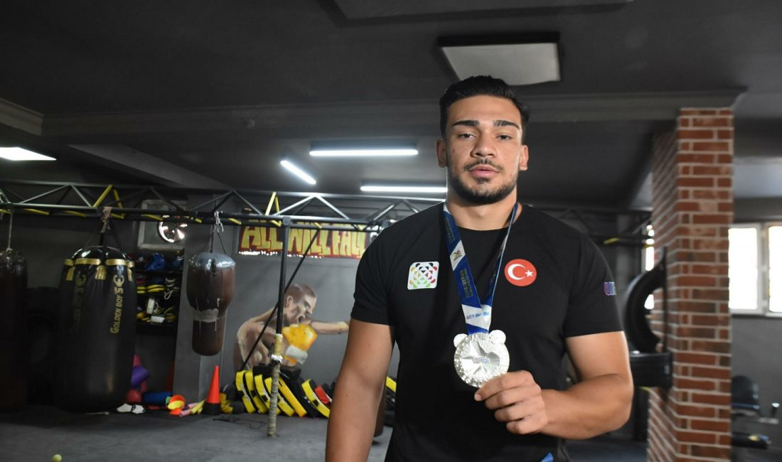 İzmir’in Buca ilçesinden 21 yaşındaki Kick Boks milli sporcu Emin