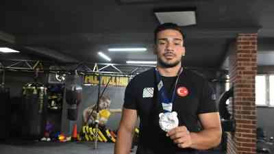 İzmir’in Buca ilçesinden 21 yaşındaki Kick Boks milli sporcu Emin