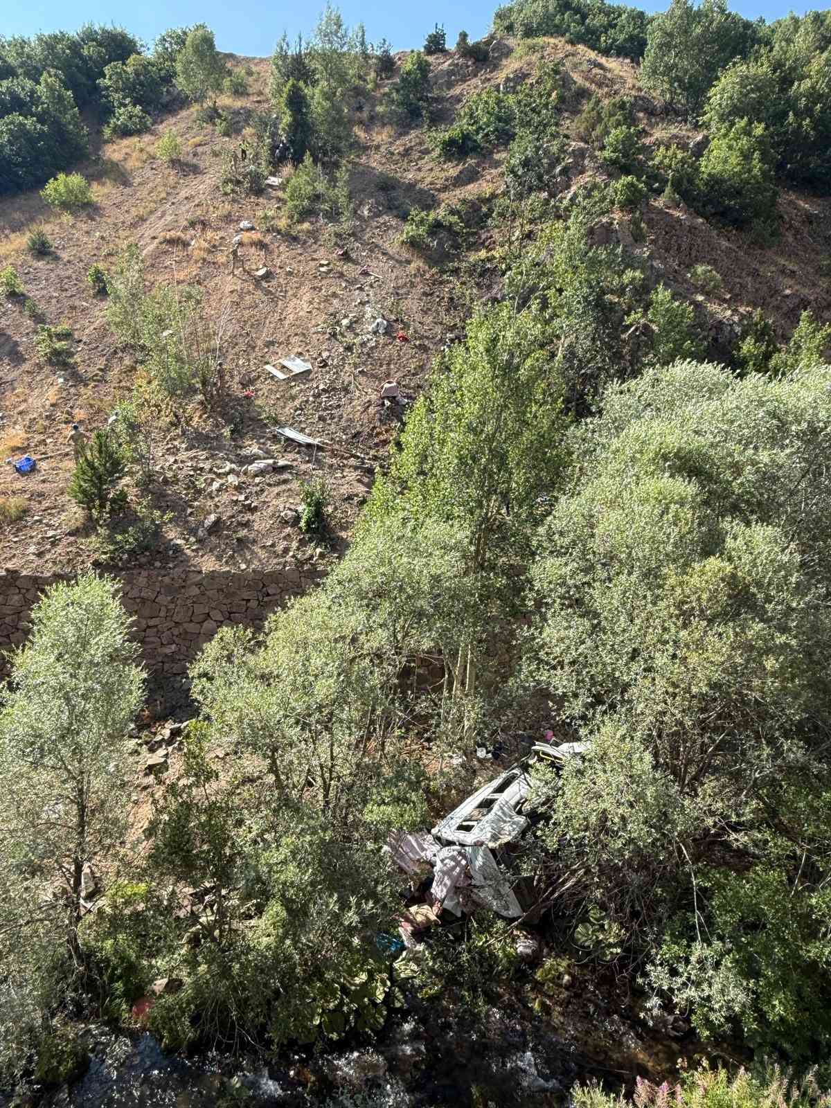 Sivas’ta Feci Kaza: 3 Ölü, 18 YaralıSivas’ın Suşehri ilçesinde, fındık