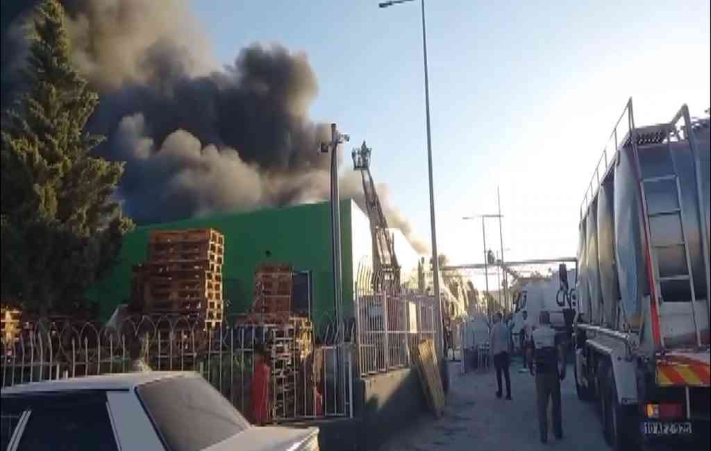 Balıkesir’in Gönen ilçesinde bir süt ürünleri fabrikasında çıkan yangında, enerji