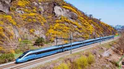 Güney Kore’nin Cheongdo bölgesinde bir trenin raydan çıkmasının ardından, bölgede