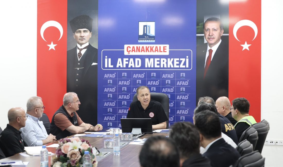 İçişleri Bakanı Ali Yerlikaya Çanakkale’deki Yangın Bölgesinde İncelemelerde Bulundu İçişleri Bakanı Ali Yerlikaya, Çanakkale’deki yangın bölgesine giderek, yangınla mücadele