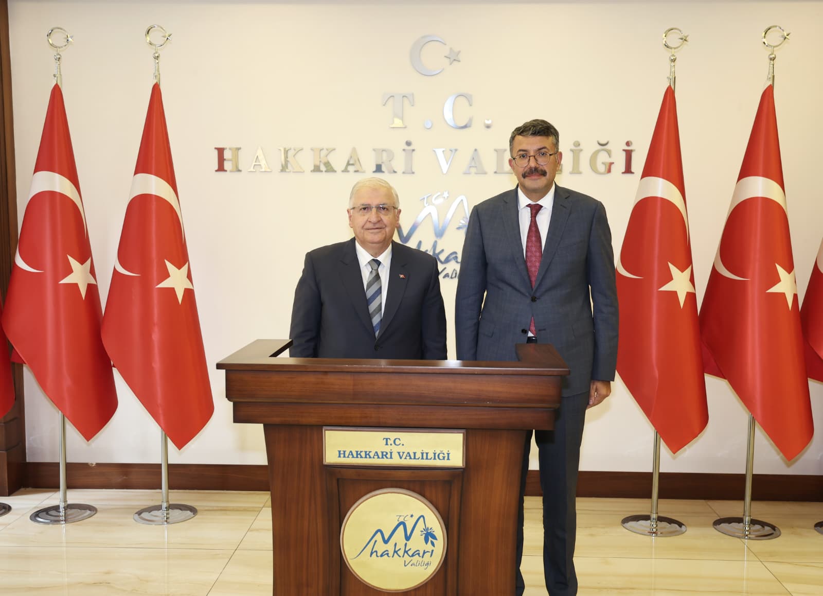 Millî Savunma Bakanı Yaşar Güler, beraberinde Bakan Yardımcısı Alpaslan Kavaklıoğlu