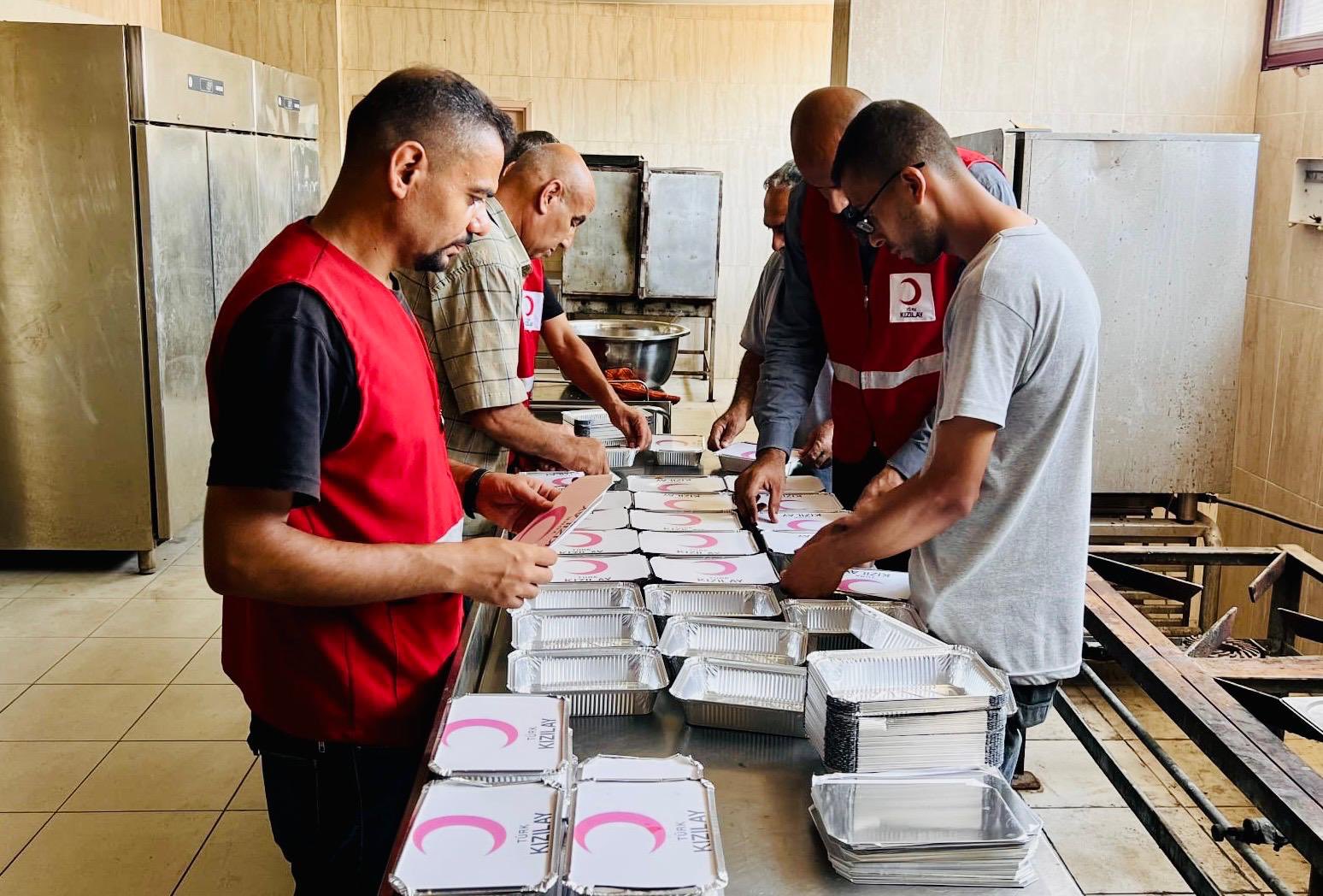 Türk Kızılay, Filistin Kızılayı iş birliğiyle Gazze’de insani yardım faaliyetlerine