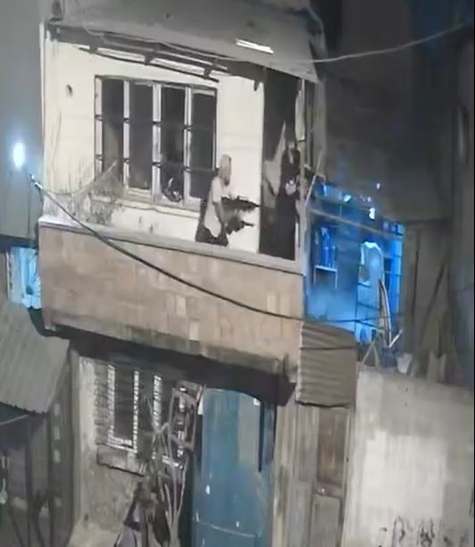 Adana’nın Seyhan ilçesinde, husumetli komşular arasında çıkan silahlı çatışma güvenlik