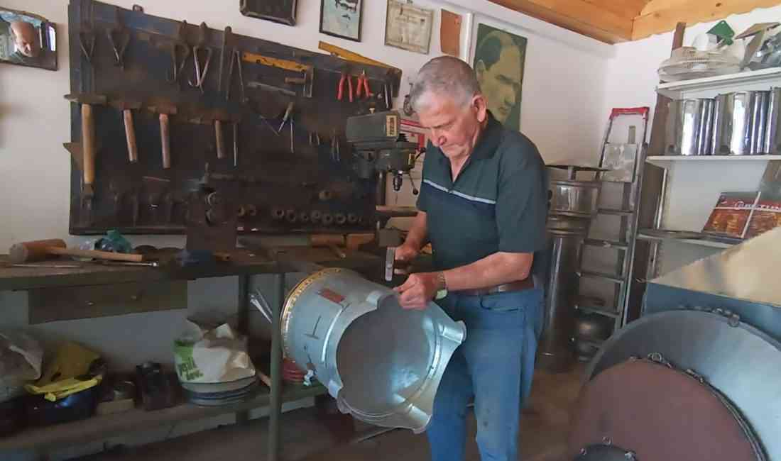 Kahramanmaraş merkezli depremler sonrası Gaziantep’teki iş yeri yıkılan soba tamircisi