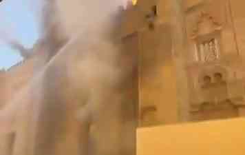 İspanya’nın güneyindeki Endülüs bölgesinde bulunan tarihi Kurtuba Camii-Katedrali’nde yangın çıktı.