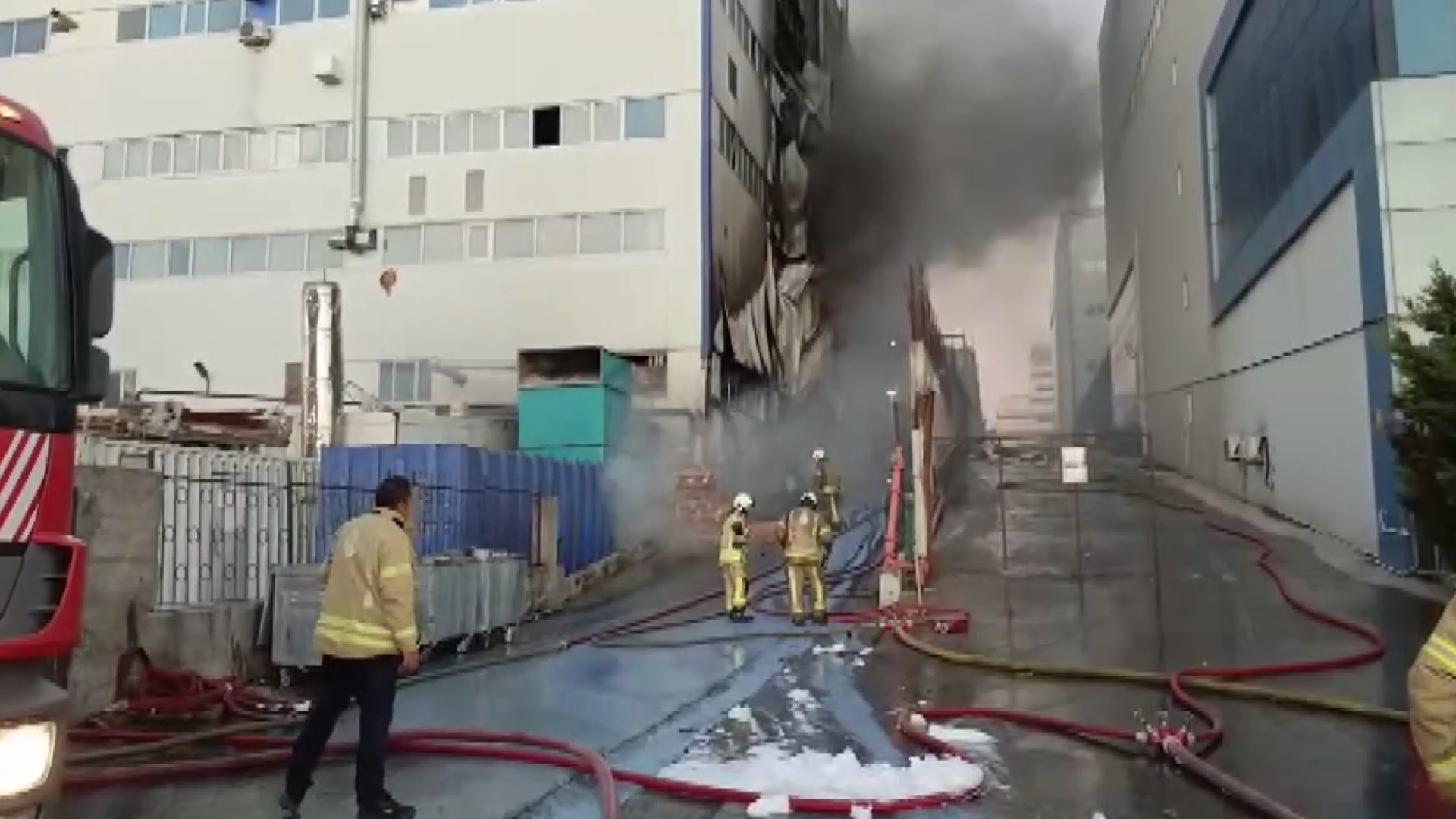 İstanbul’un Arnavutköy ilçesinde geri dönüşüm tesisi ve matbaanın da bulunduğu