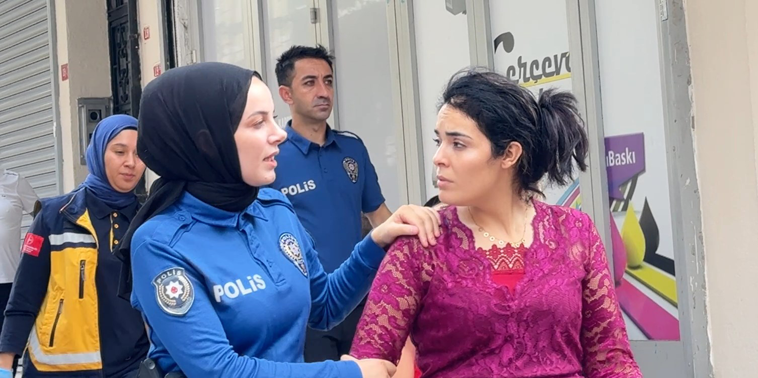 İstanbul’un Avcılar ilçesinde, 4 katlı bir binanın çatı katında ağlayan