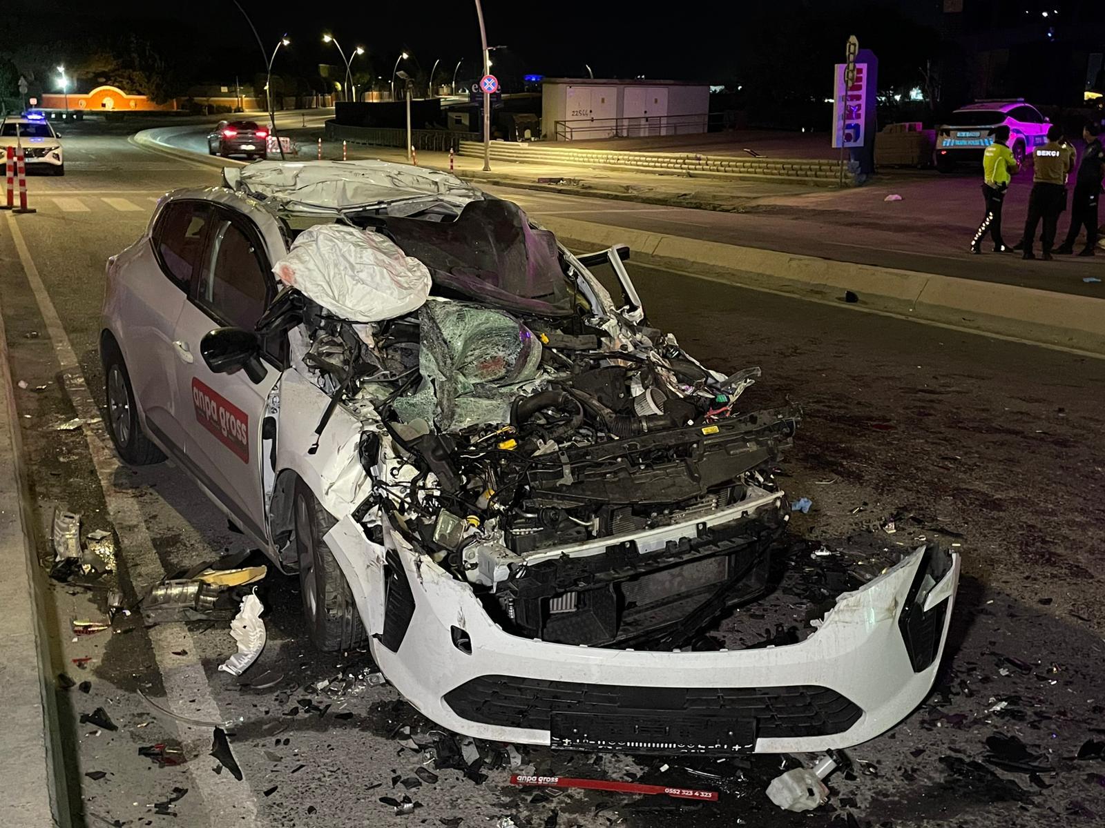 Büyükçekmece’de meydana gelen trafik kazasında, seyir halindeki otomobil park halindeki