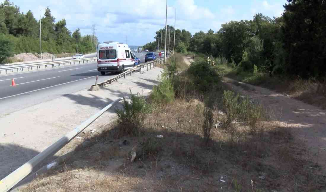 İstanbul’un Çekmeköy ilçesinde, sürücüsünün direksiyon hakimiyetini kaybettiği otomobil şarampole yuvarlanarak