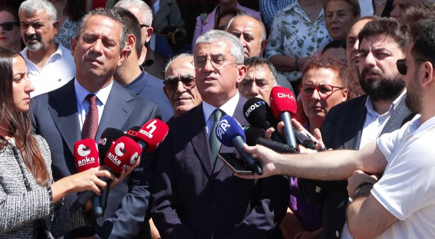 Cumhuriyet Halk Partisi (CHP) Grup Başkanvekilleri Gökhan Günaydın ve Ali