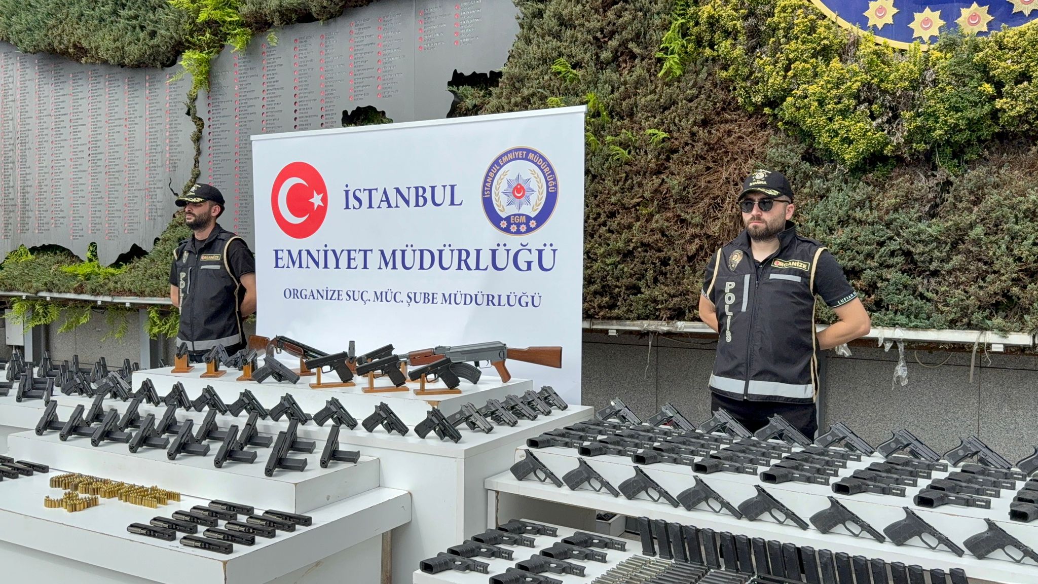 İstanbul’da motosikletli suç örgütlerine yönelik 6 ilçede düzenlenen operasyonlarda 8