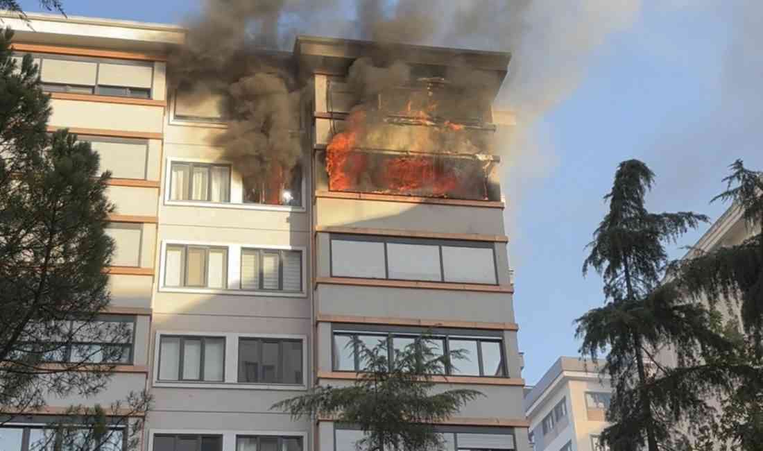 Kadıköy’de 8 katlı bir binanın 7’nci katındaki dairede çıkan yangın,