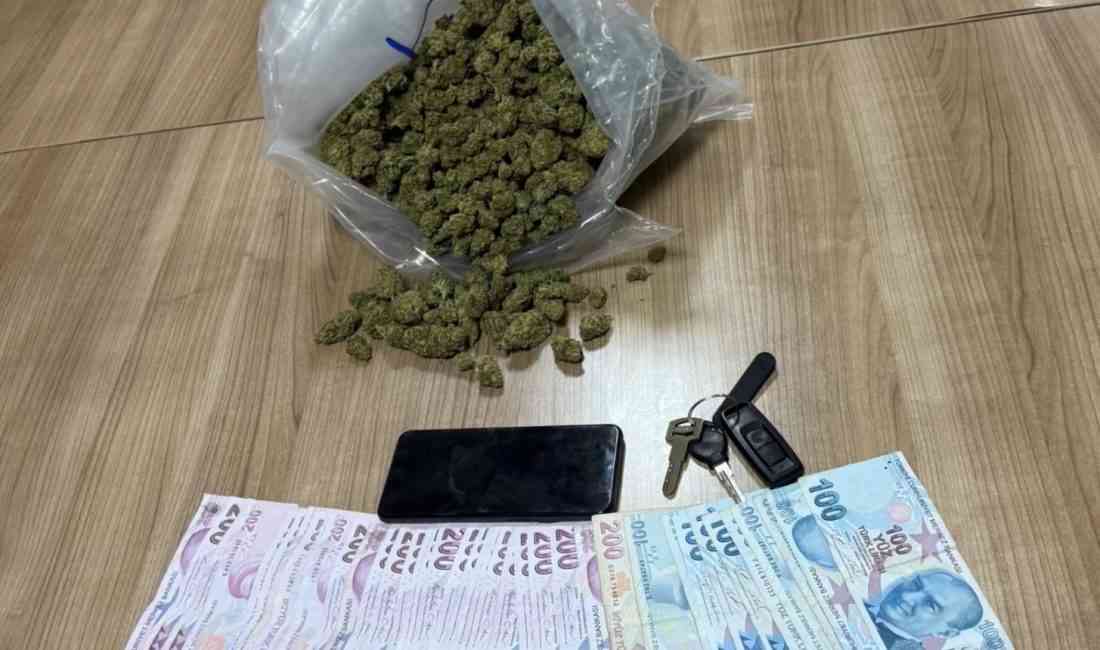 Sarıyer’de, uyuşturucu madde sevkiyatı yapan motosikletli kurye, polis ekiplerinin düzenlediği