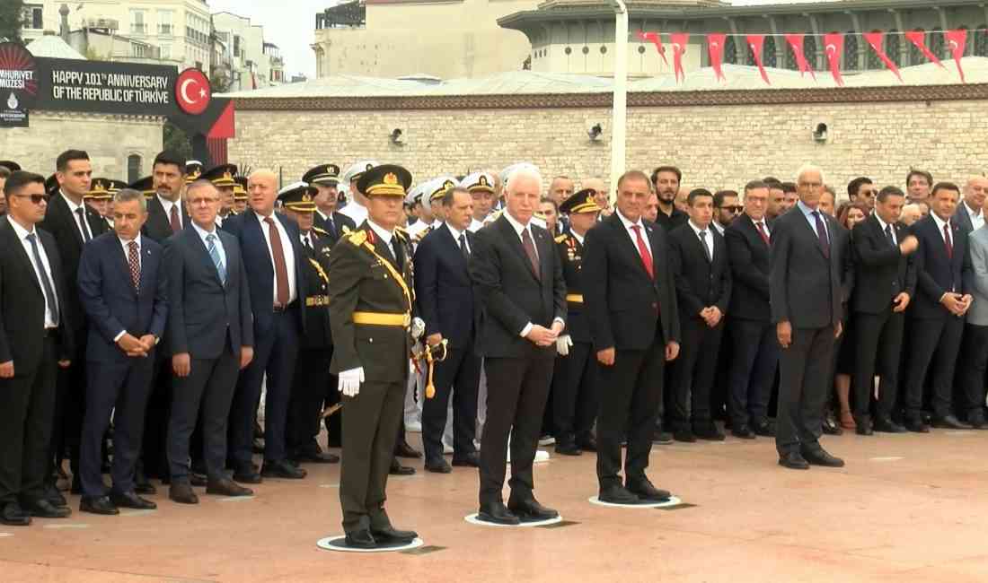 30 Ağustos Zafer Bayramı kutlamaları kapsamında, Taksim Cumhuriyet Anıtı önünde