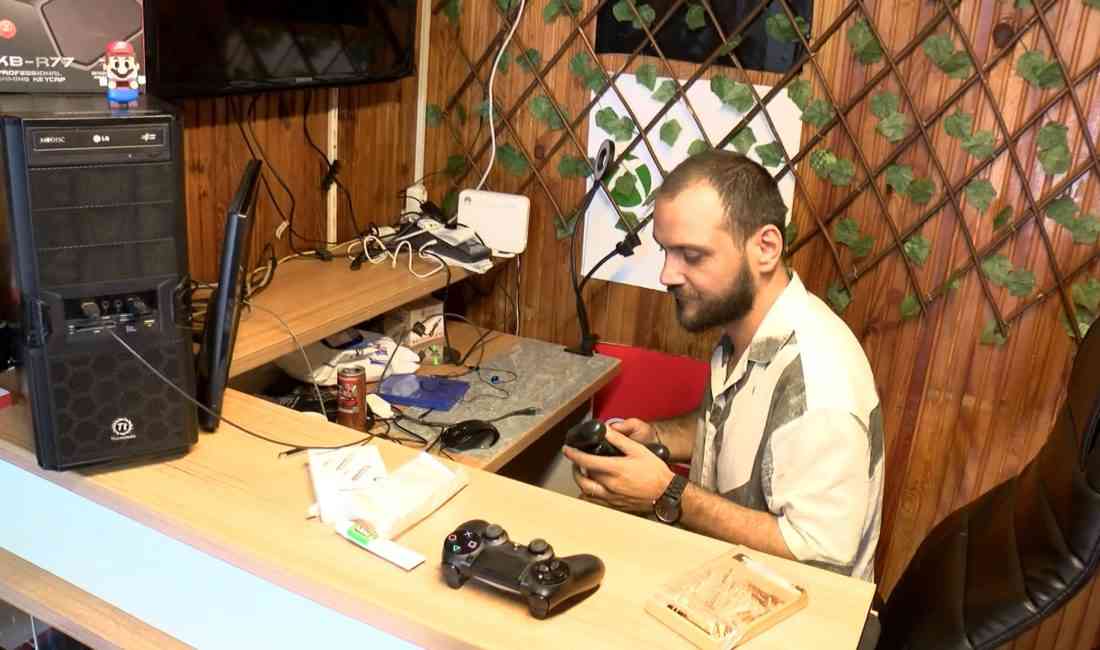 Ümraniye’de bir oyun konsolu ve aksesuarları satan dükkanın sahibi, hırsızlar